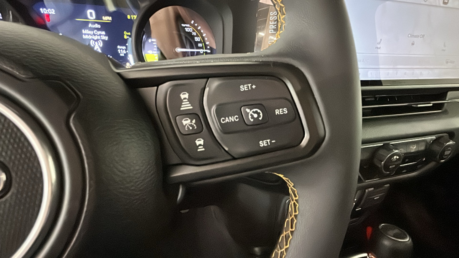 Used 2024 Jeep Wrangler Unlimited w/ Convenience Group AWD/4WD image 19