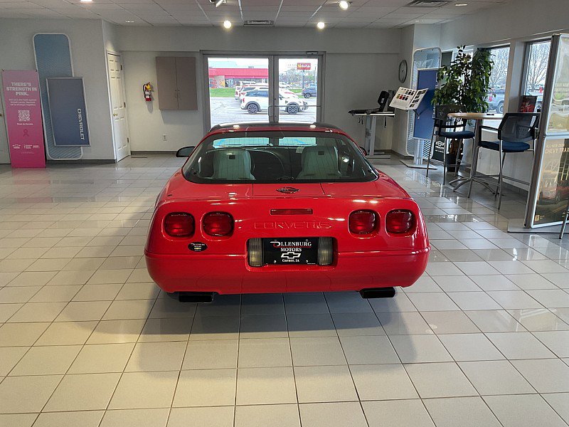 Used 1992 Chevrolet Corvette Coupe RWD image 4