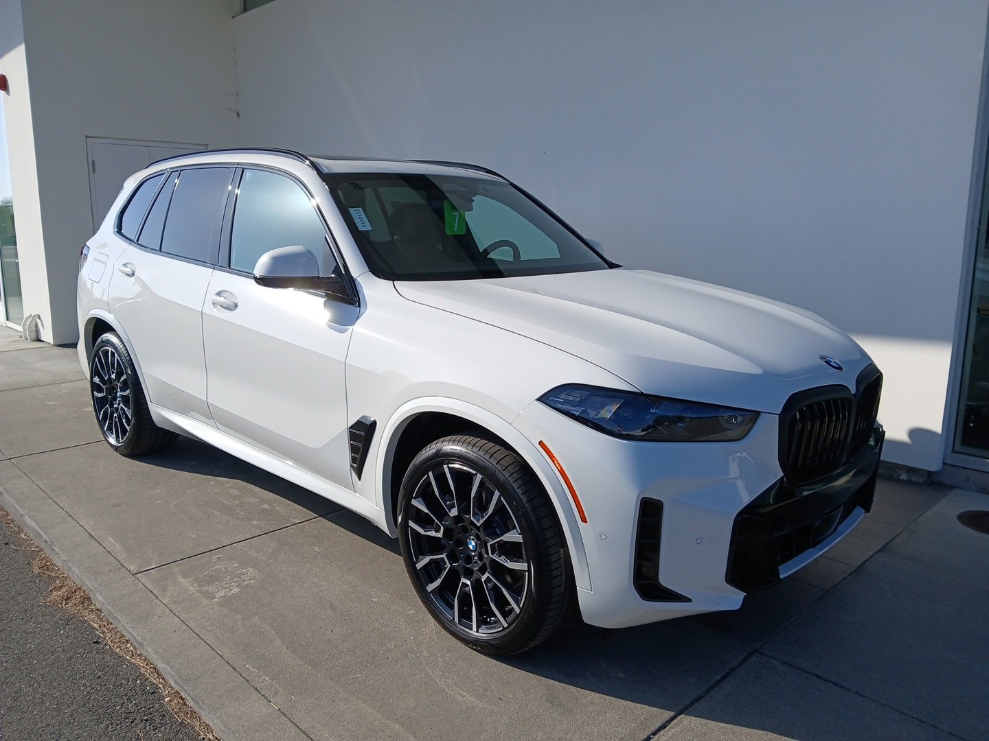 New 2026 BMW X5 xDrive40i w/ M Sport Package image 1