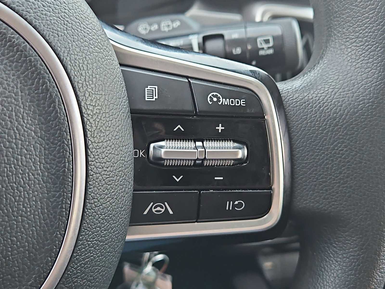 Used 2023 Kia Sorento LX image 23