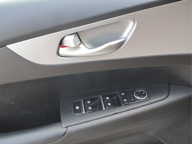 Used 2023 Kia Forte LXS image 18