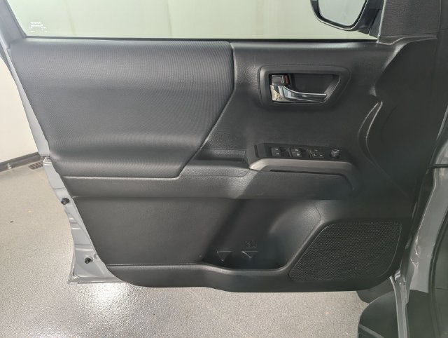 Used 2021 Toyota Tacoma TRD Off-Road AWD/4WD image 15