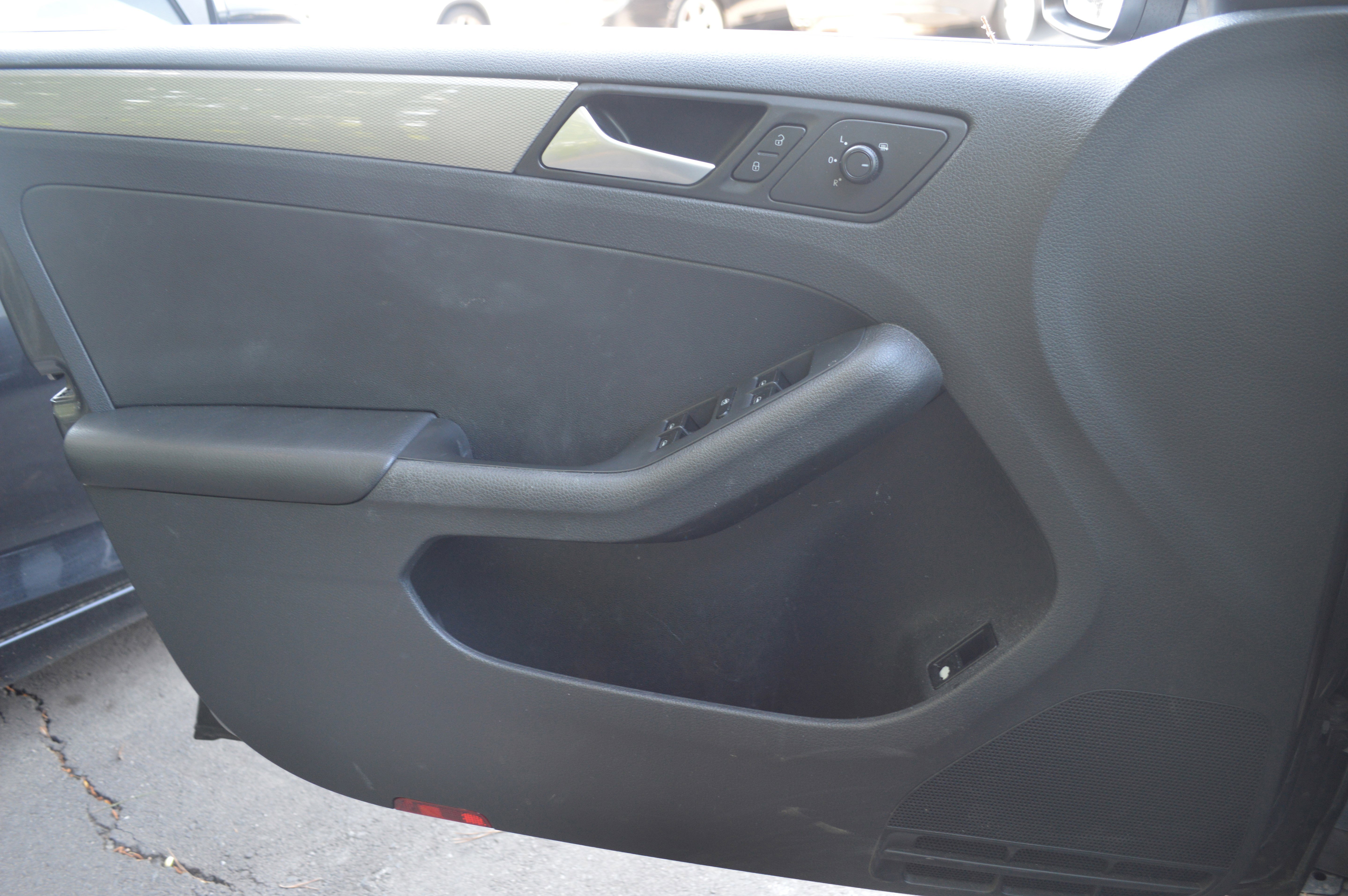 Used 2018 Volkswagen Jetta SE FWD image 13