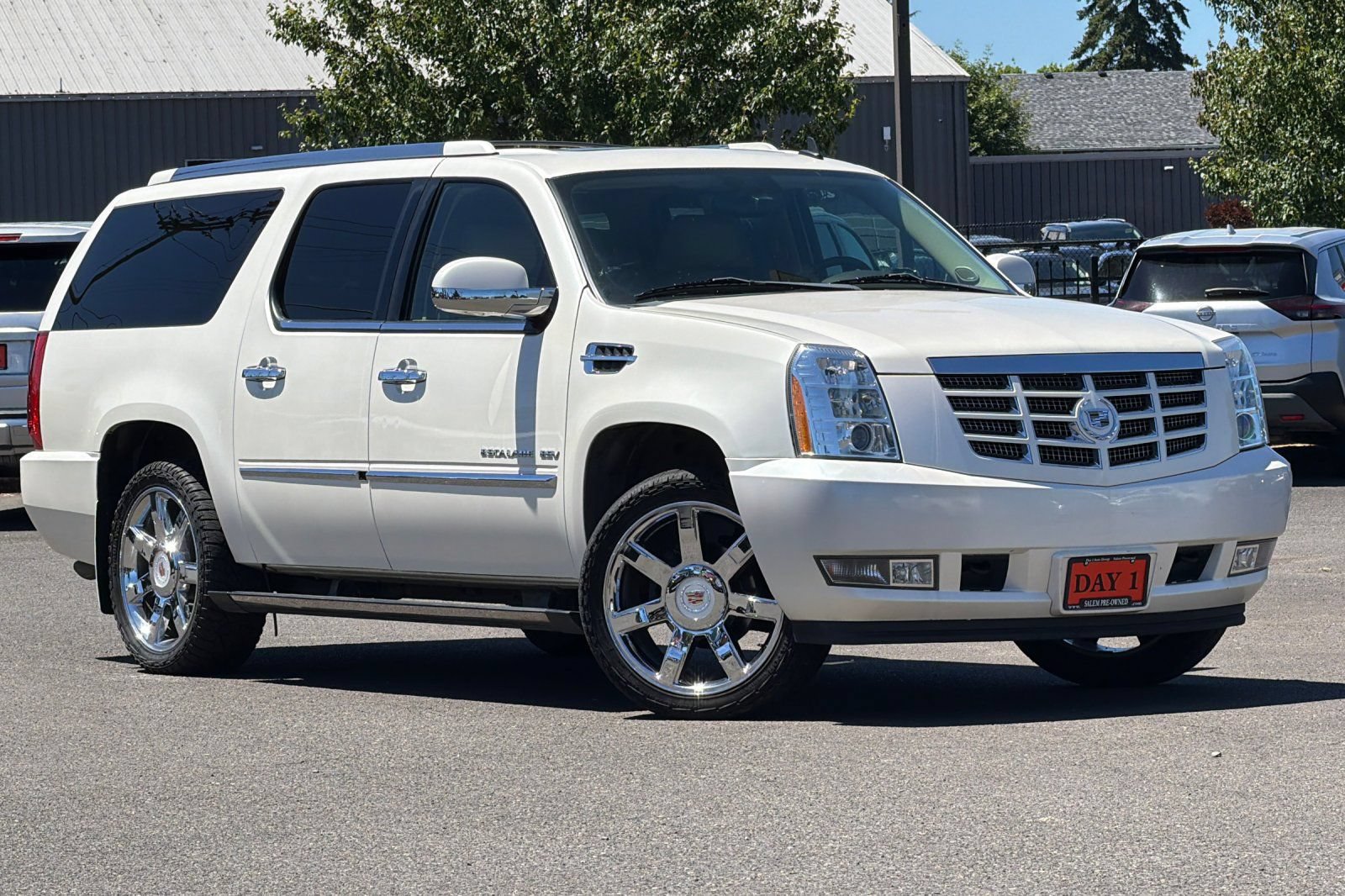 Used 2011 Cadillac Escalade ESV Premium AWD/4WD image 2