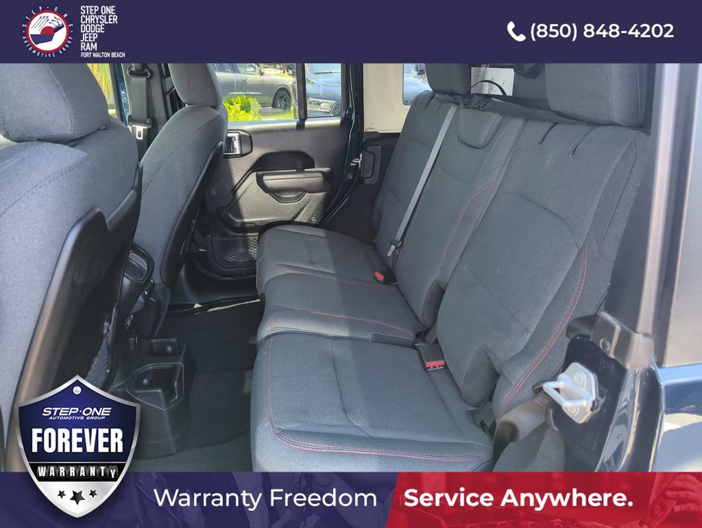 Used 2025 Jeep Wrangler Unlimited Rubicon w/ Convenience Group AWD/4WD image 27