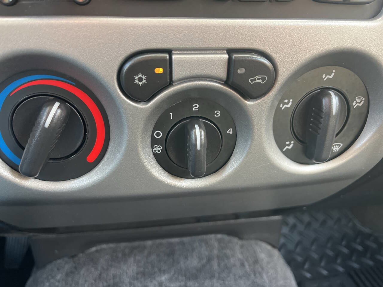 Used 2010 Chevrolet Colorado LT image 18