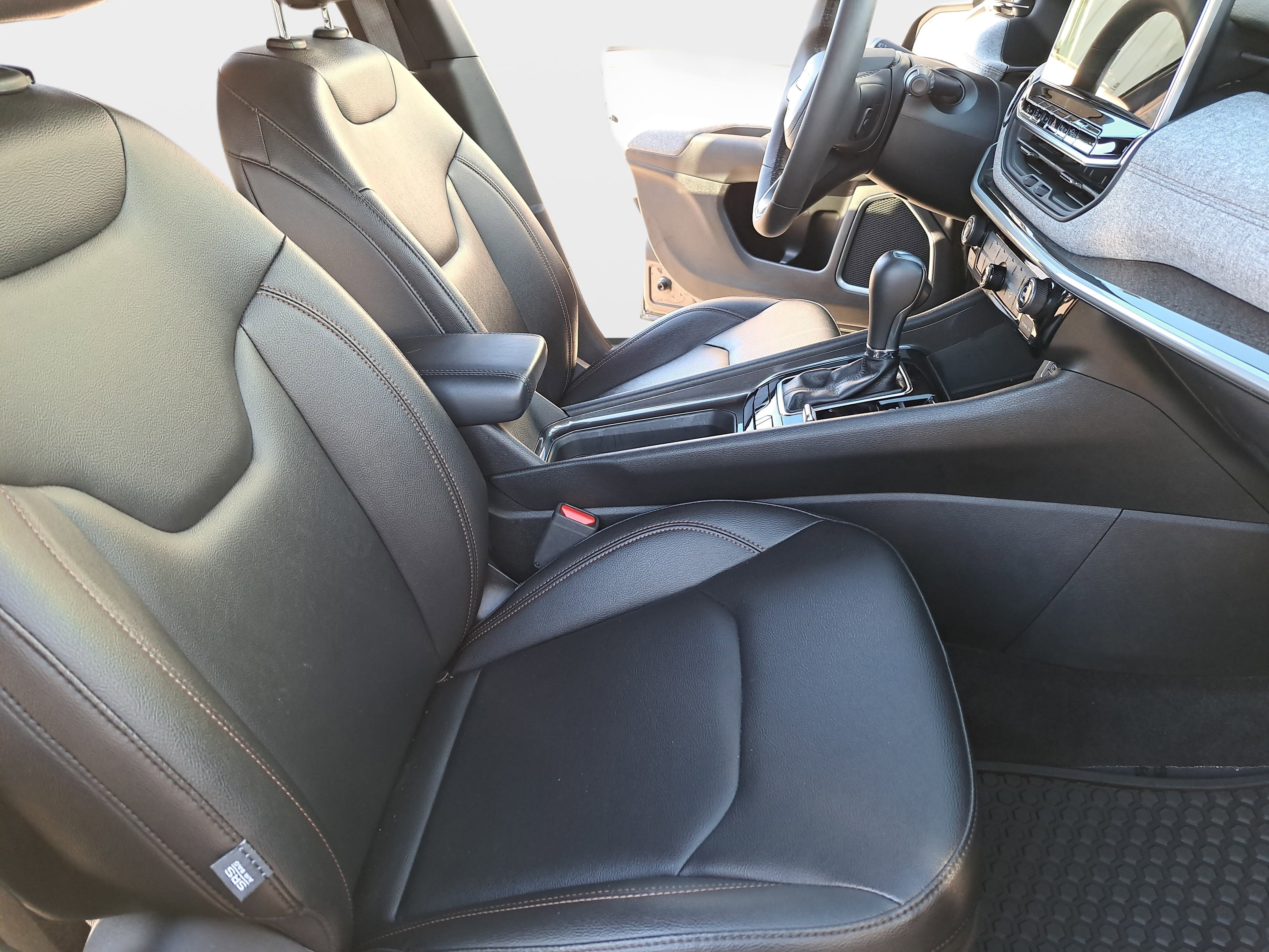 Used 2024 Jeep Compass Latitude image 11