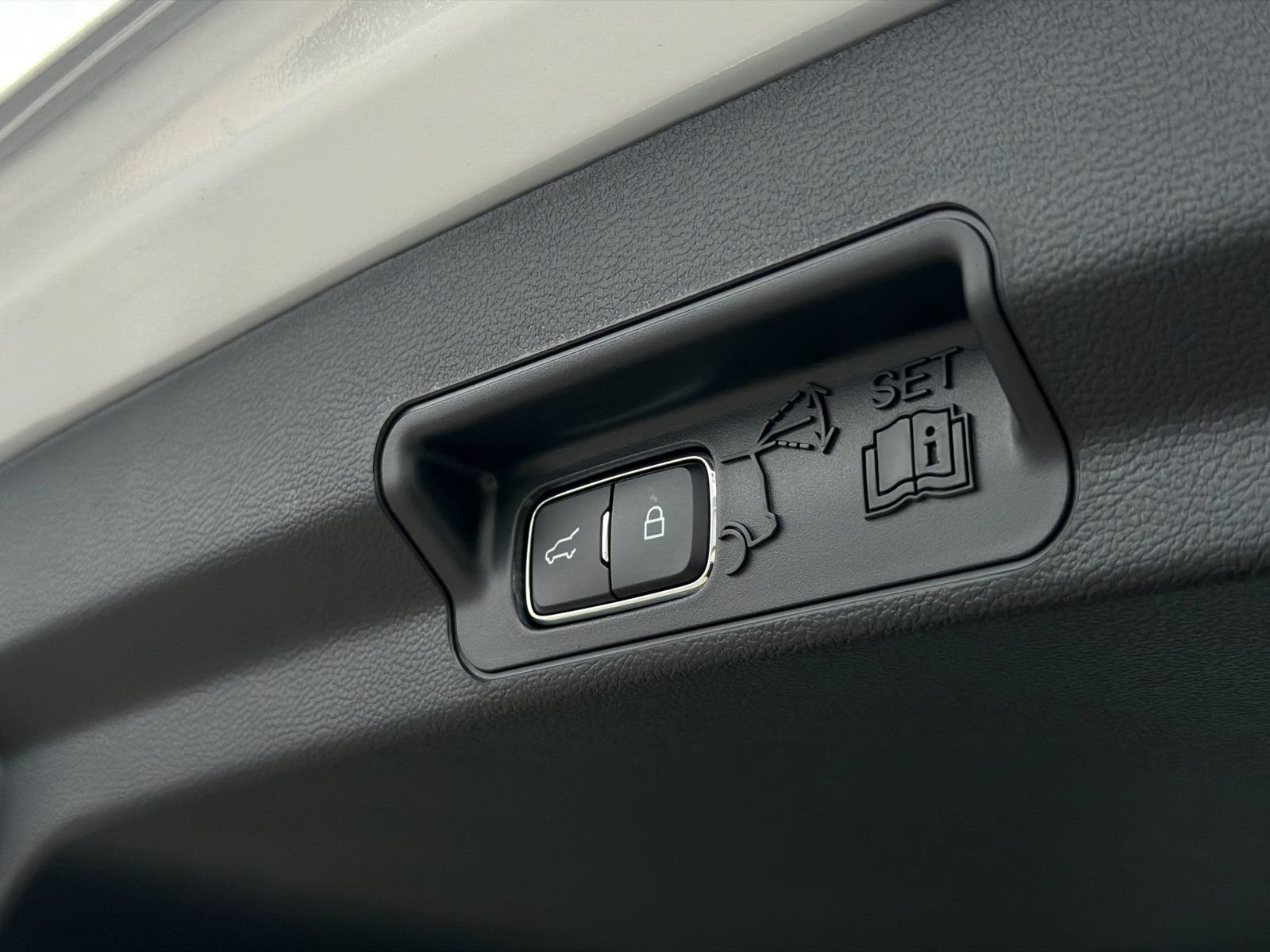 New 2026 Ford Explorer Active w/ Active Comfort Package AWD/4WD image 9
