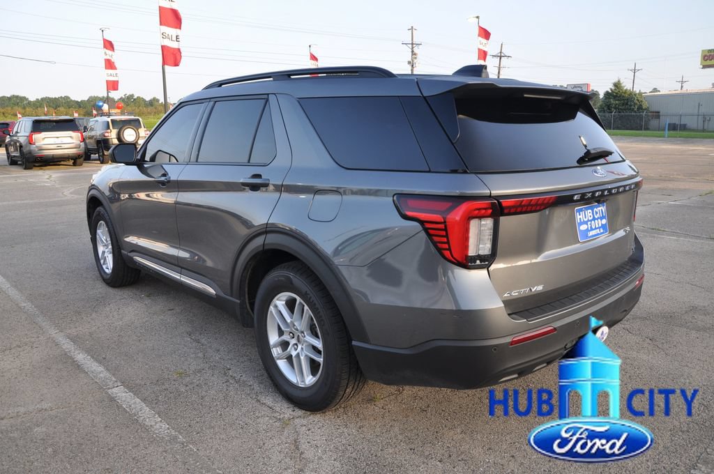 Used 2025 Ford Explorer Active RWD image 3