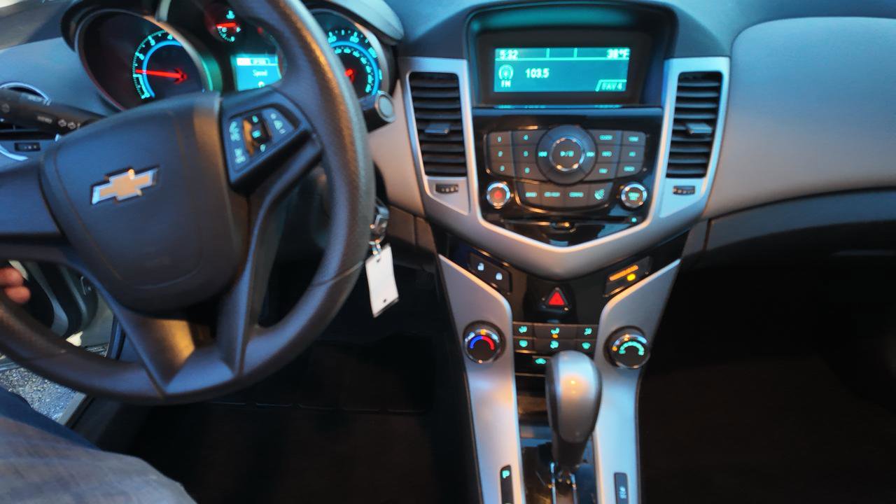 Used 2014 Chevrolet Cruze LS image 13