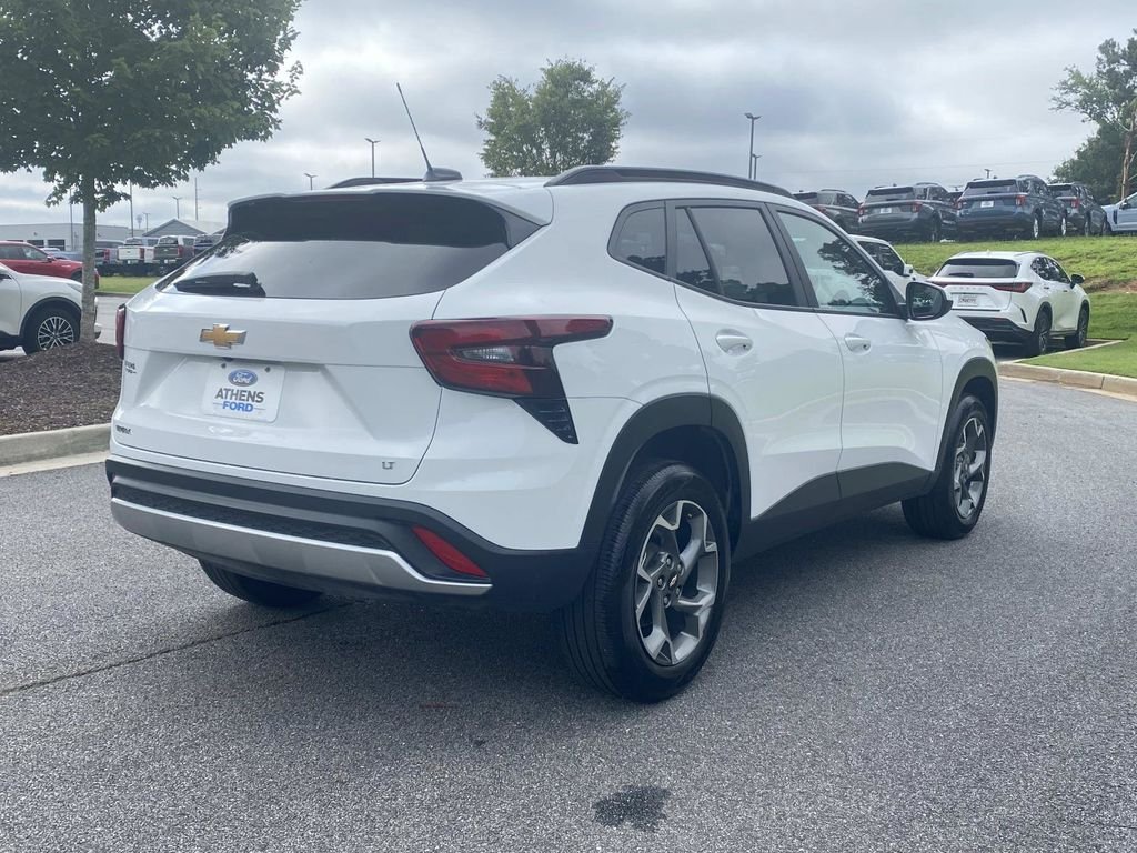 Used 2025 Chevrolet Trax LT FWD image 3