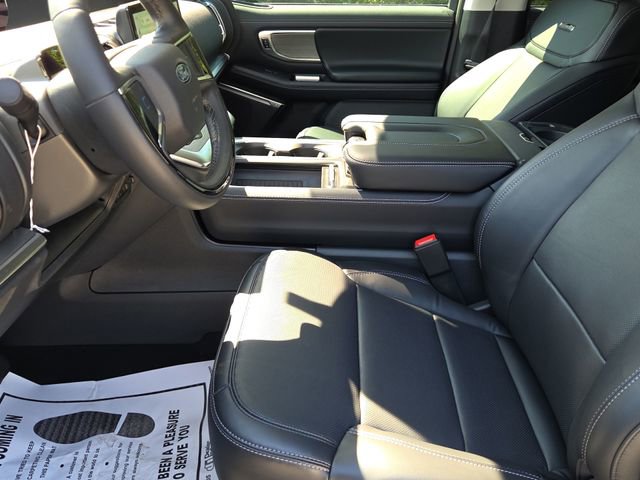 New 2025 Ford Expedition Platinum w/ Driver's Package image 16