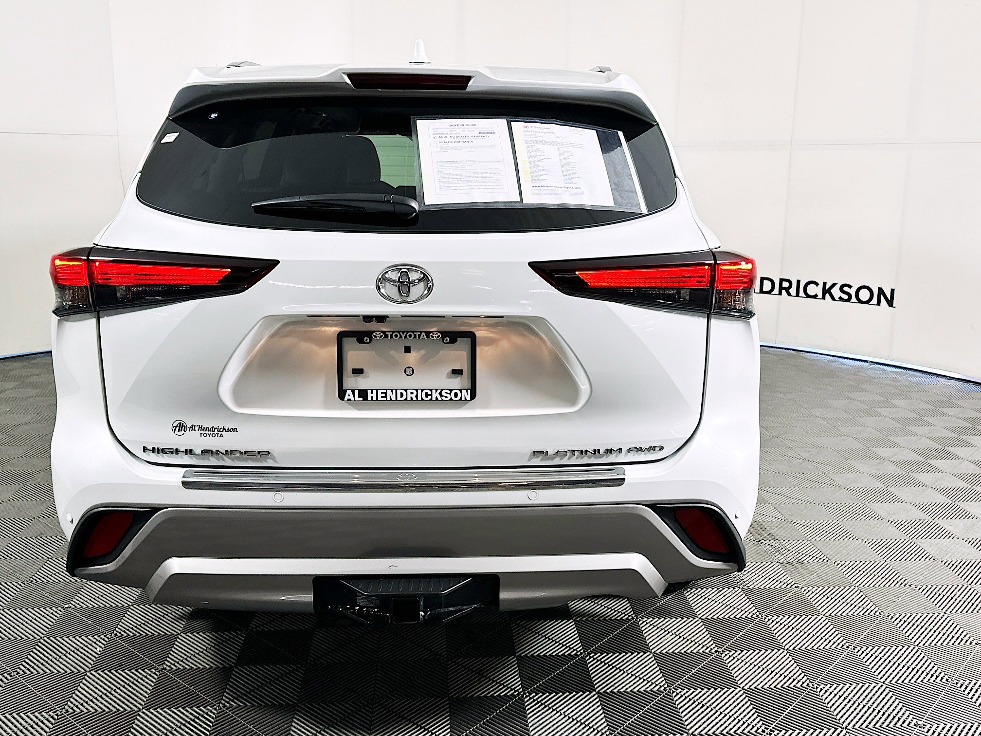 Used 2025 Toyota Highlander Platinum image 4