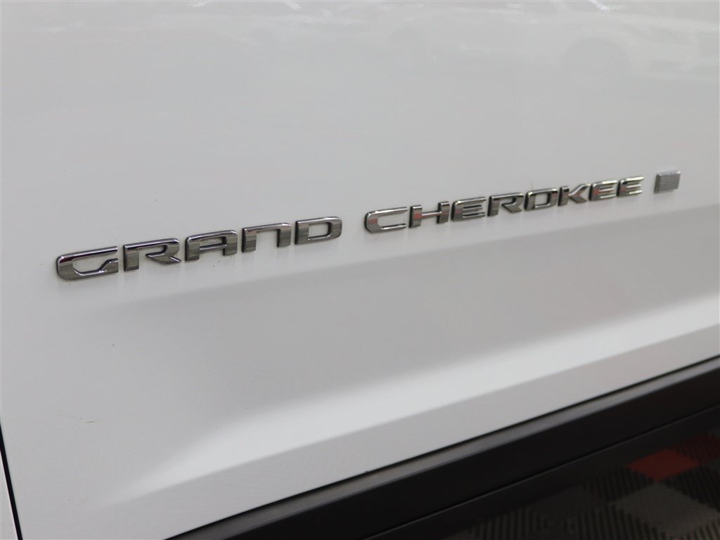 Used 2022 Jeep Grand Cherokee L Laredo w/ Luxury Tech Group I AWD/4WD image 10
