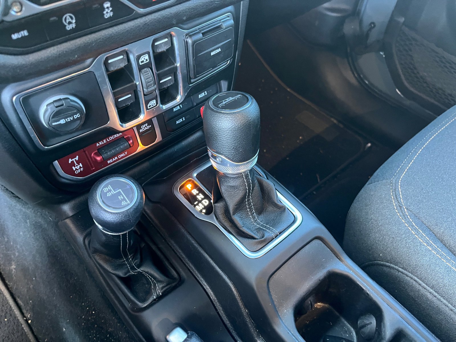 Used 2024 Jeep Gladiator Sport image 31