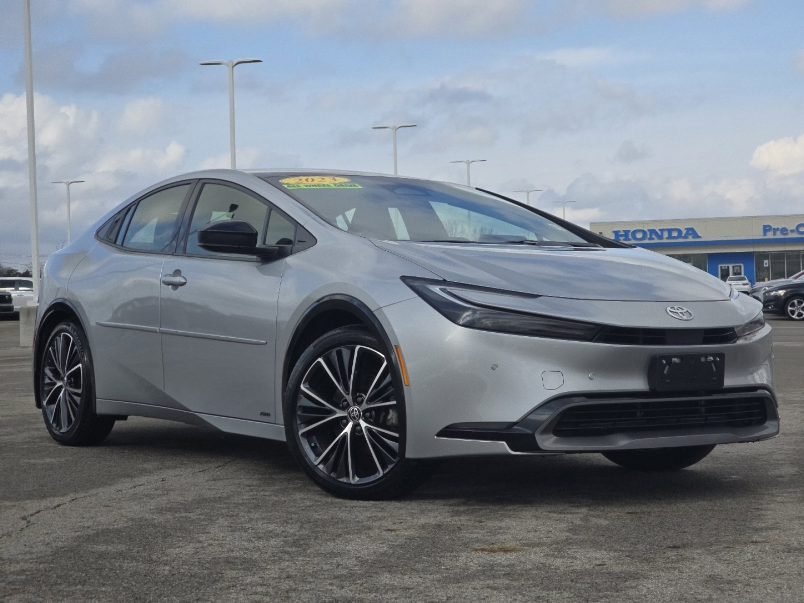 Used 2023 Toyota Prius XLE image 2