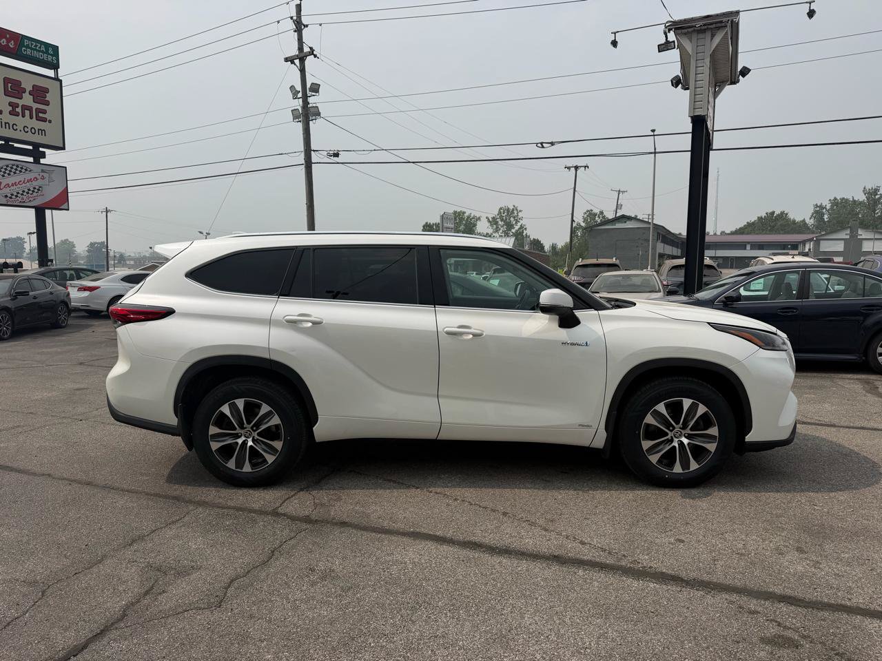 Used 2021 Toyota Highlander XLE AWD/4WD image 5