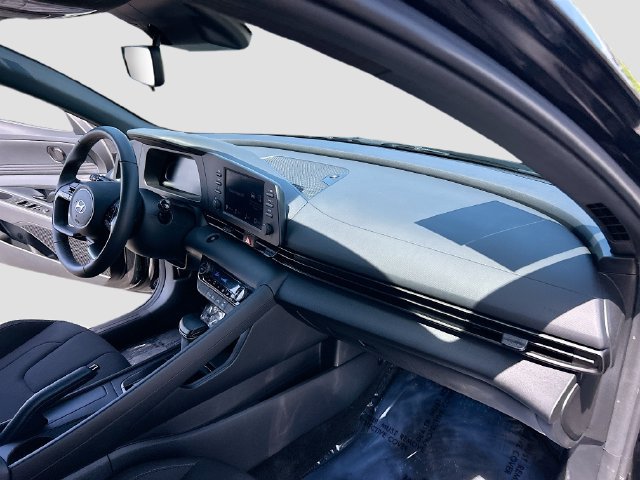 Used 2025 Hyundai Elantra Sport FWD image 19