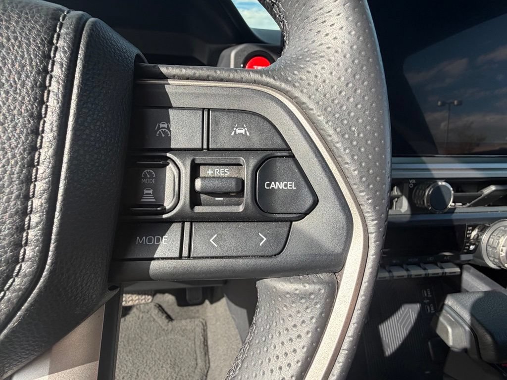 Used 2025 Toyota 4Runner TRD Off-Road Premium AWD/4WD image 13