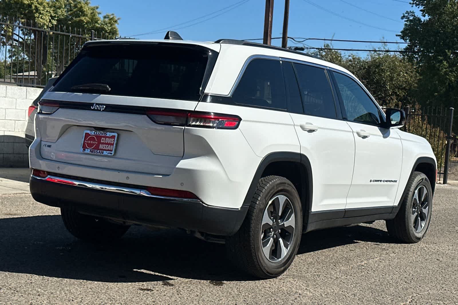 Used 2024 Jeep Grand Cherokee Limited 4xe AWD/4WD image 3