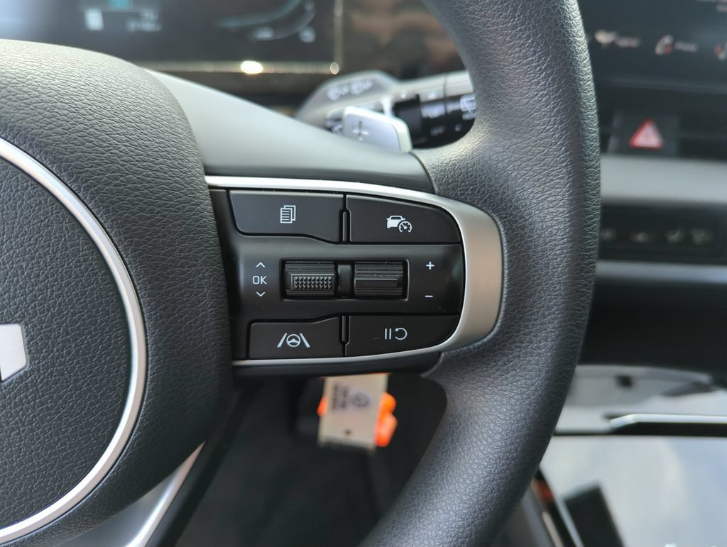 Used 2025 Kia Sportage LX FWD image 23