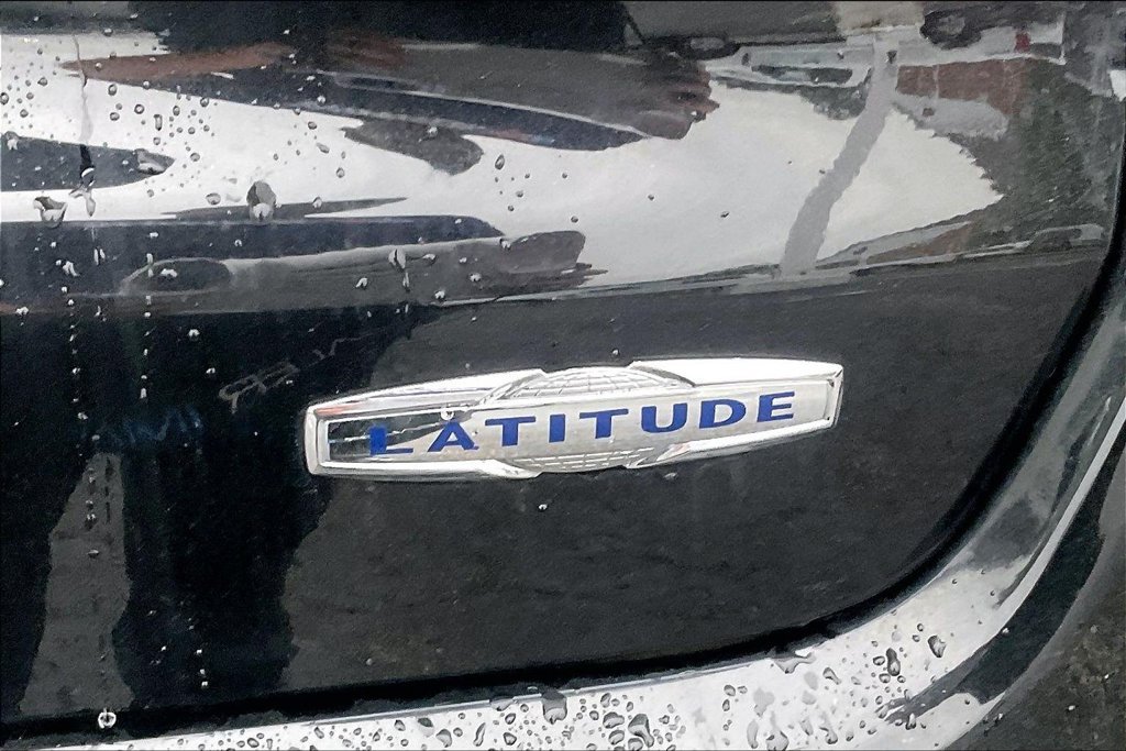 Used 2019 Jeep Compass Latitude w/ Popular Equipment Group AWD/4WD image 7