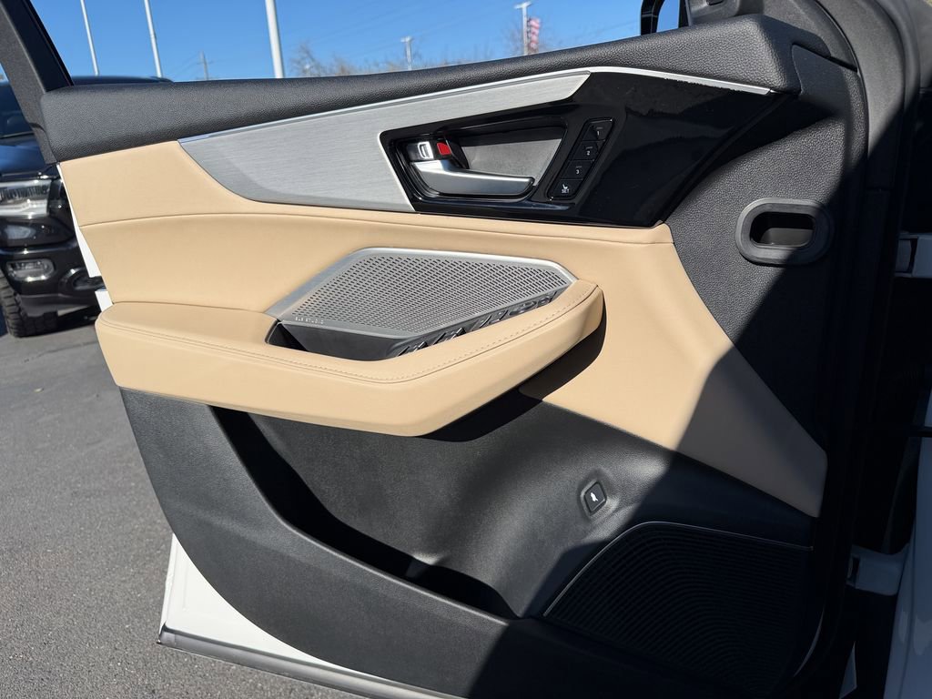 Certified 2023 Acura MDX FWD w/ Technology Package image 12