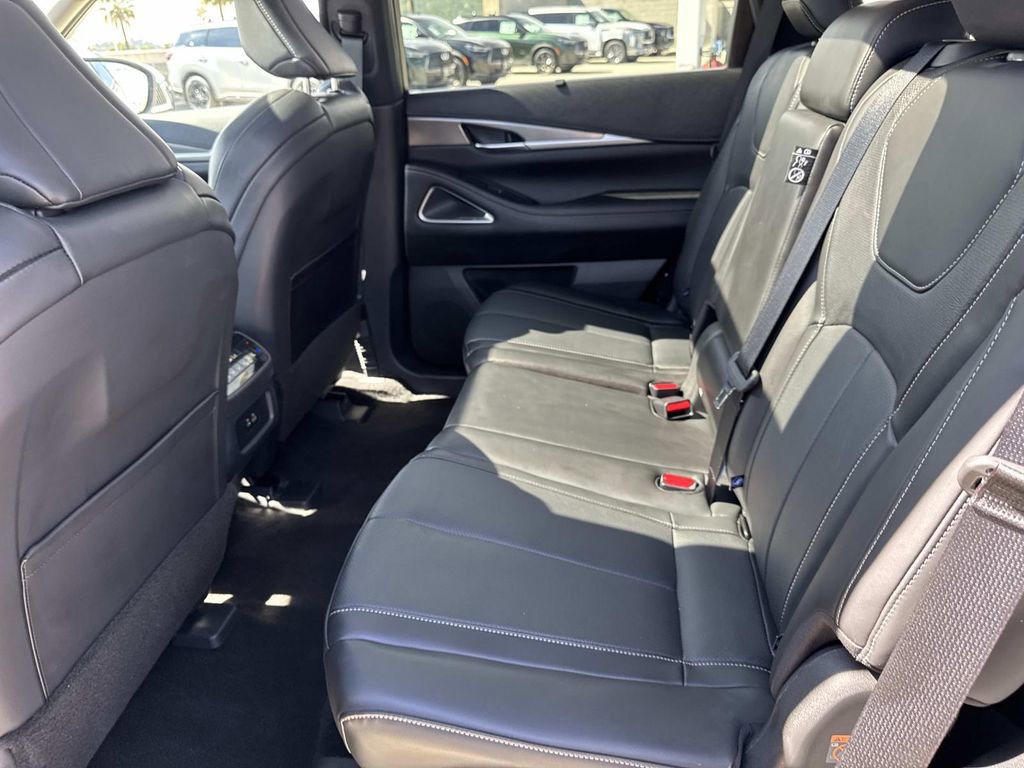 Certified 2025 INFINITI QX60 Luxe image 13