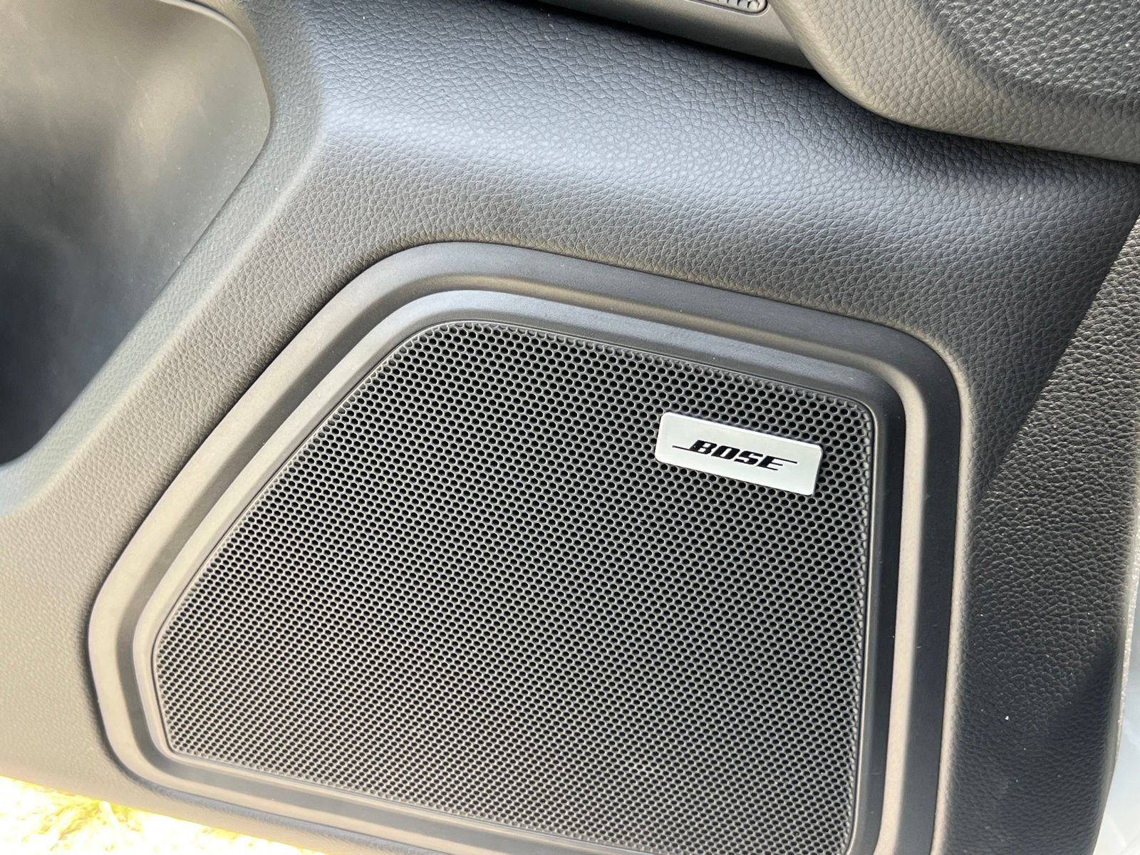 Certified 2025 Porsche Macan AWD/4WD image 30