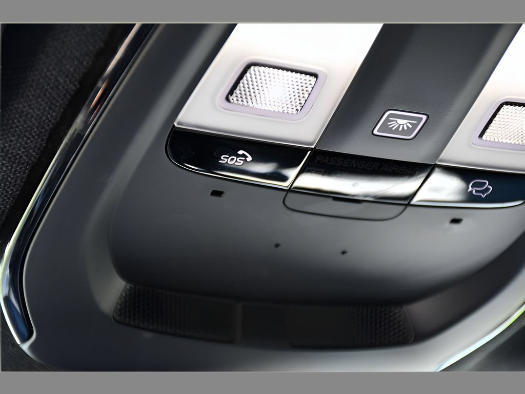 Certified 2023 Volvo C40 P8 Recharge Ultimate w/ Protection Package Premier AWD/4WD image 37