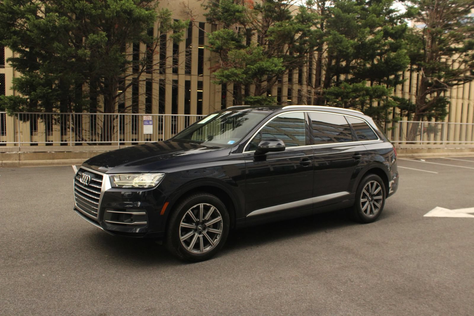 Used 2017 Audi Q7 3.0T Premium Plus w/ Premium Plus Package AWD/4WD image 12
