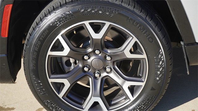 Used 2023 Jeep Wagoneer L Series III w/ Preferred Equipment Group image 11