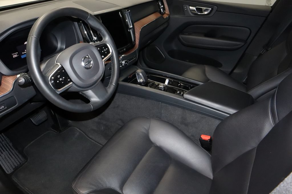Used 2023 Volvo XC60 B5 Plus AWD/4WD image 25