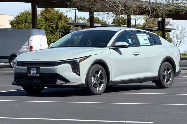New 2026 Kia K4 LXS image 8