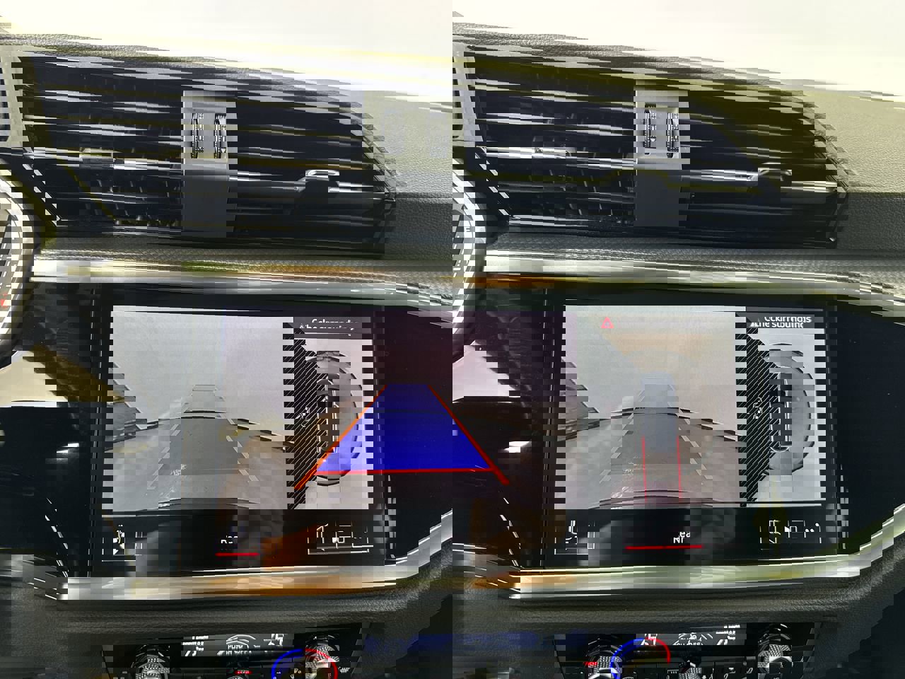 Used 2025 Audi Q3 2.0T Premium Plus w/ Premium Plus Package image 11