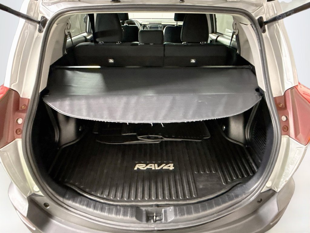 Used 2015 Toyota RAV4 XLE AWD/4WD image 28