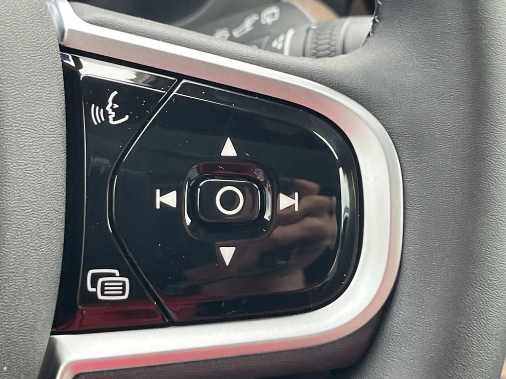 New 2026 Volvo XC60 B5 Core w/ Climate Package image 27