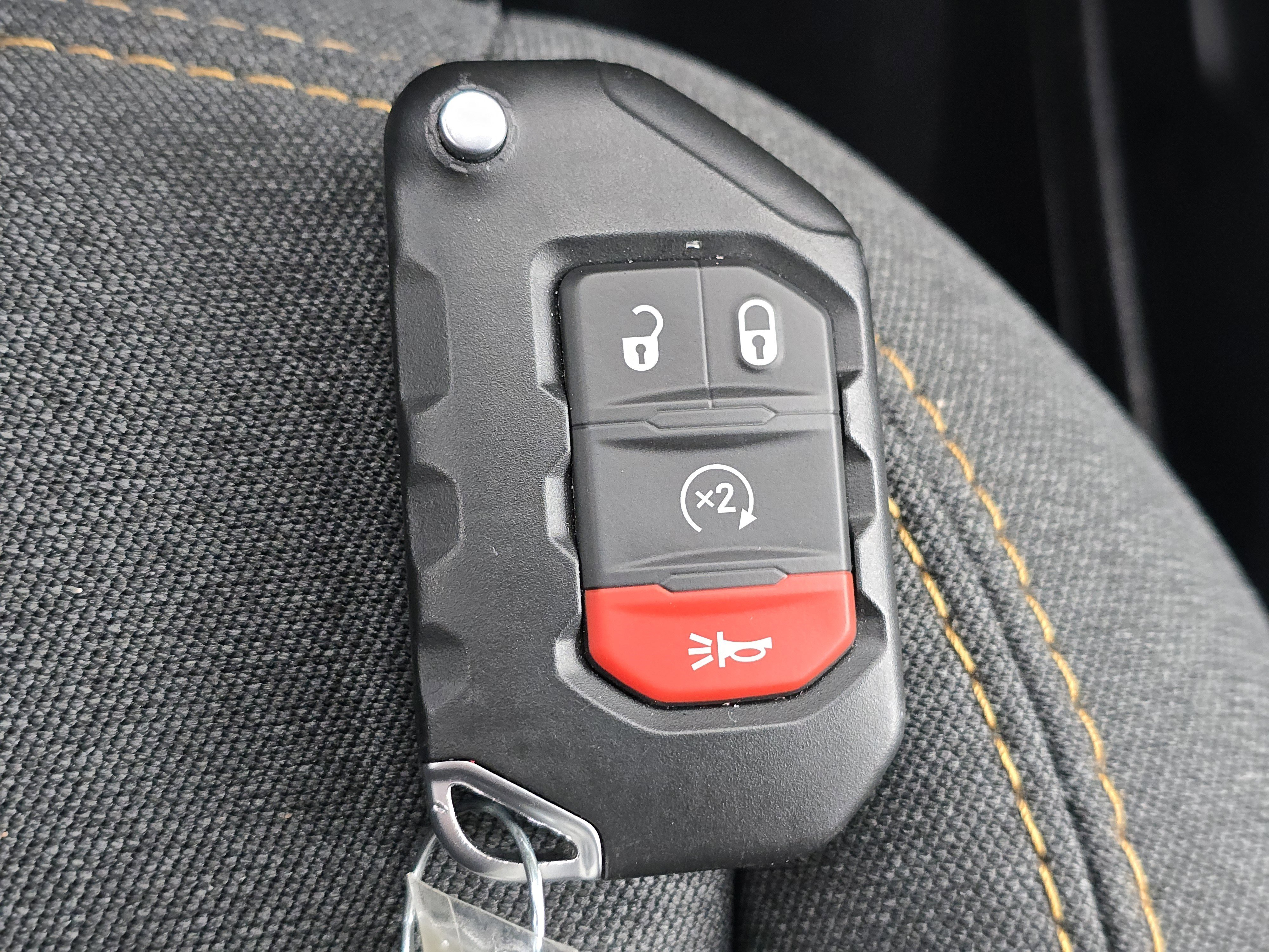 Used 2025 Jeep Wrangler Sahara image 27