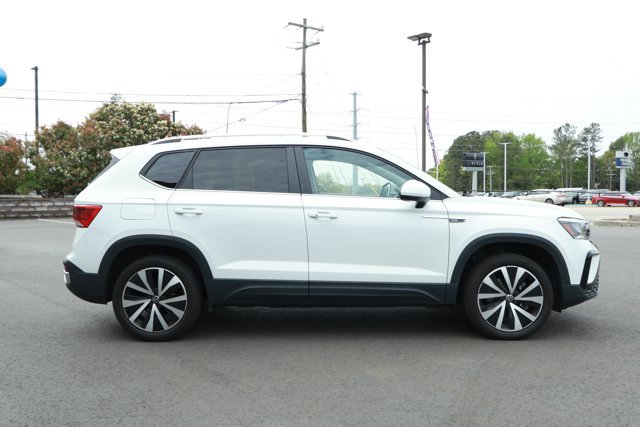 Used 2023 Volkswagen Taos SE FWD image 4