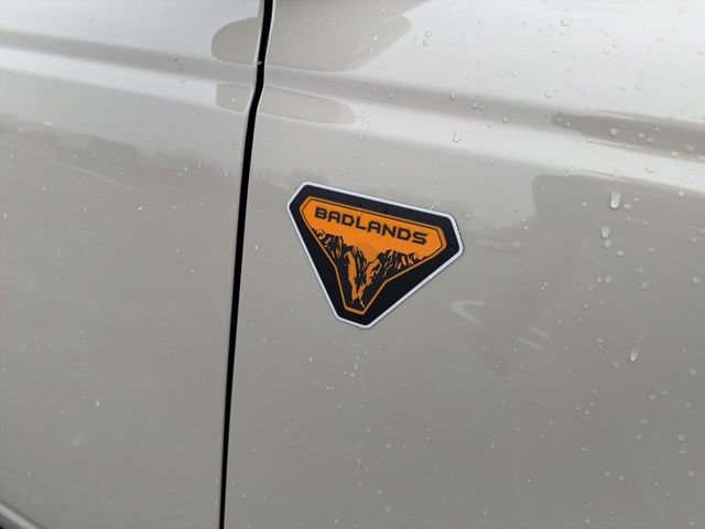 Used 2025 Ford Bronco Badlands image 3