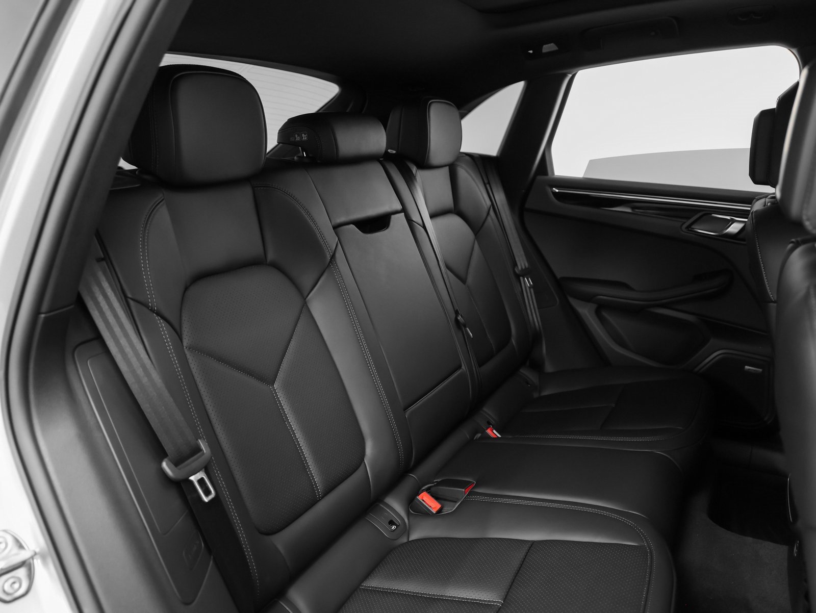 Certified 2025 Porsche Macan image 21