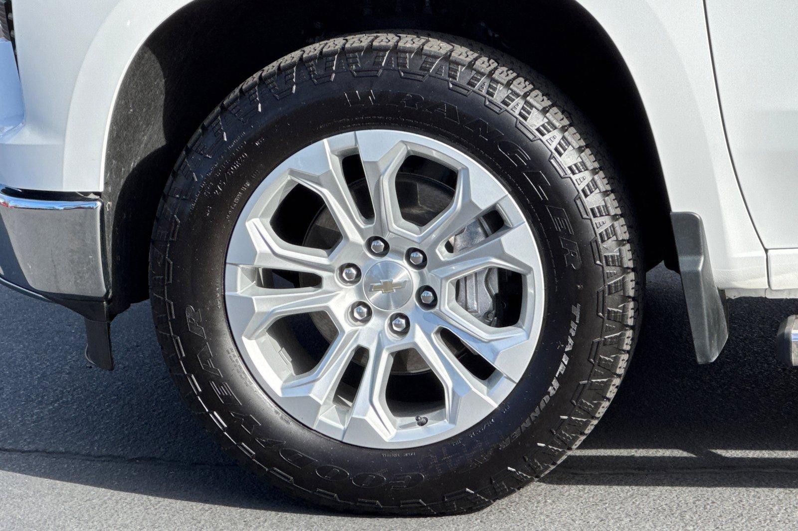 Used 2023 Chevrolet Silverado 1500 LTZ image 32