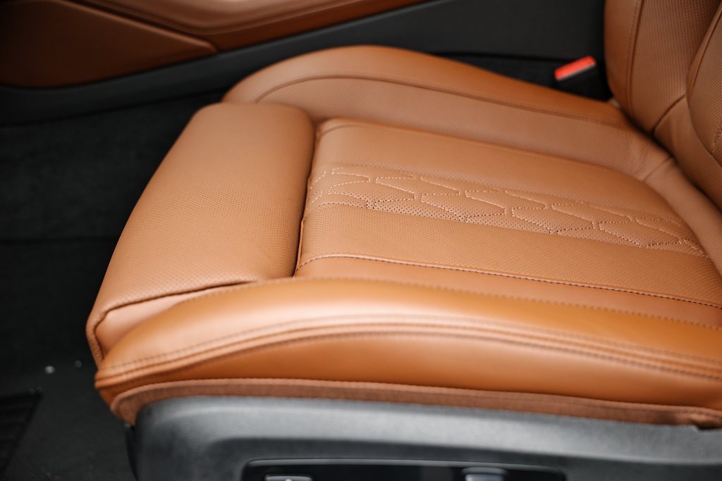 New 2026 BMW X6 M60i w/ Executive Package image 23