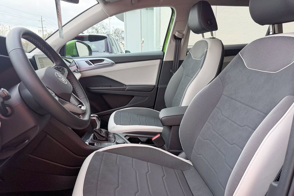 New 2026 Volkswagen Taos SE image 12