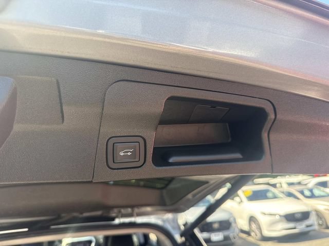 Used 2023 GMC Acadia SLT AWD/4WD image 10