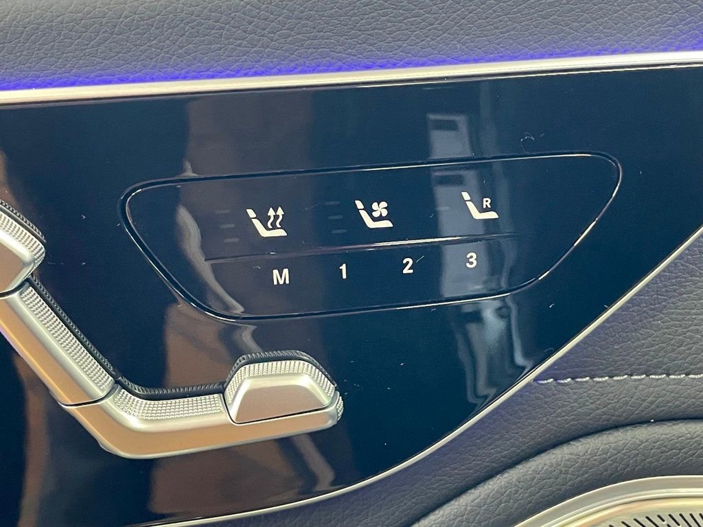 Used 2022 Mercedes-Benz EQS 580 4MATIC Sedan image 14