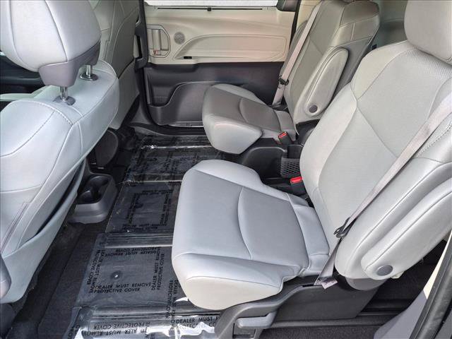 Certified 2023 Toyota Sienna XLE w/ XLE Plus Package FWD image 18