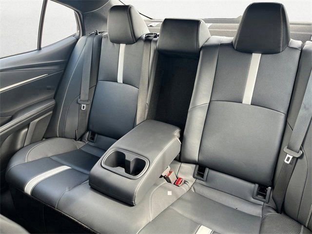 Used 2025 Toyota Camry SE image 23