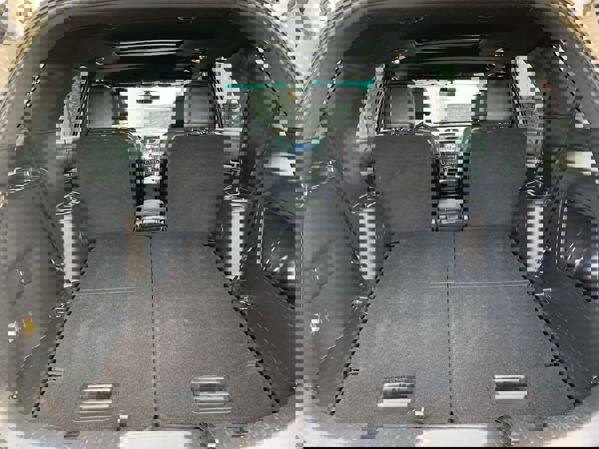 Used 2017 Ford Explorer XLT w/ Equipment Group 202A AWD/4WD image 13