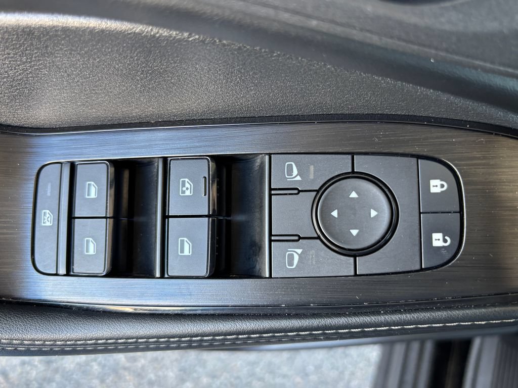 Used 2025 Nissan Rogue SV AWD/4WD image 26